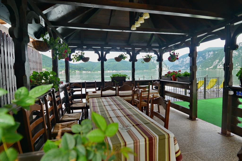 Vila Golful Dunarii Dubova Exterior foto